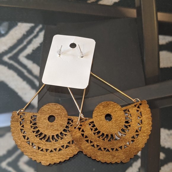 3for$20 - Laser Etched Wooden Earrings - NWT - Picture 3 of 4